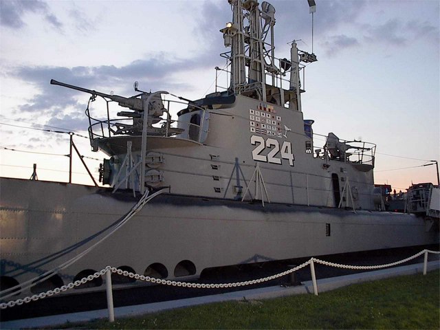 FD2004UssCod_105.JPG